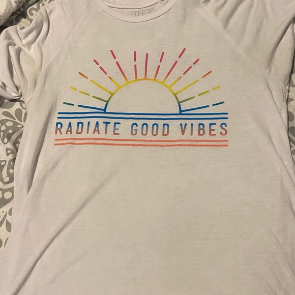 Tops - Rainbow Radiate Good Vibes T-shirt in Great Condition Size Small